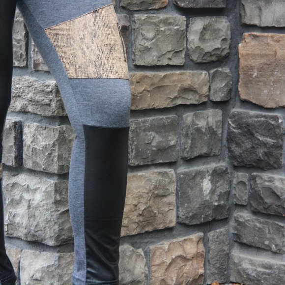 SOLD OUT Grey pleather funky leggings small only - Picture 3 of 4